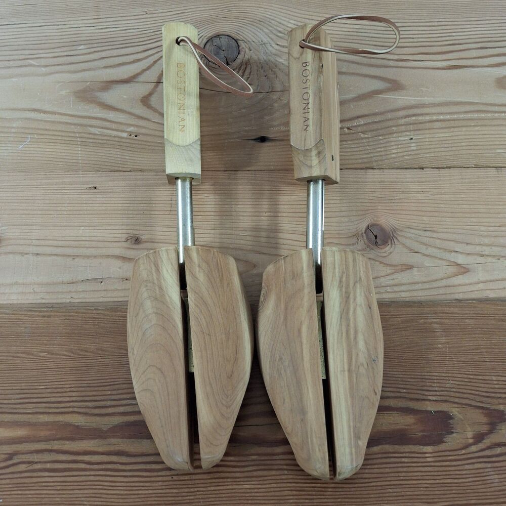 Bostonian Men's Shoe Tree Adjustable Shaper Insert Pair Size M  Cedar Wood